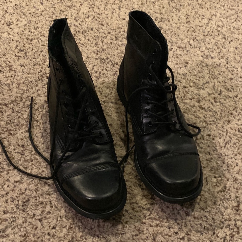 Men’s leather boots